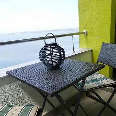 Bliss - Summerland Apartment Mamaia